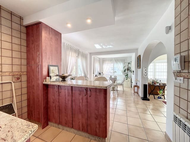 3 soverom Villa til salgs i Pueblo - Urbanizaciones, Alfaz del Pi / L'Alfàs del Pi med svømmebasseng garasje - € 530 000 (Ref: 7846483)