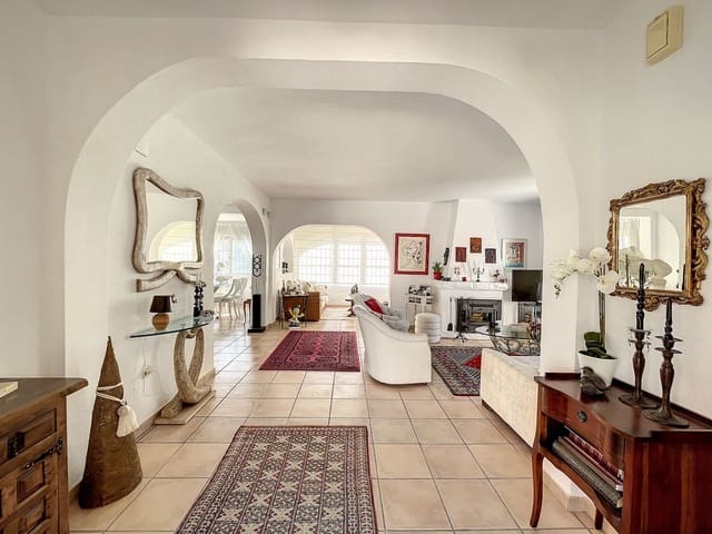 3 soverom Villa til salgs i Pueblo - Urbanizaciones, Alfaz del Pi / L'Alfàs del Pi med svømmebasseng garasje - € 530 000 (Ref: 7846483)