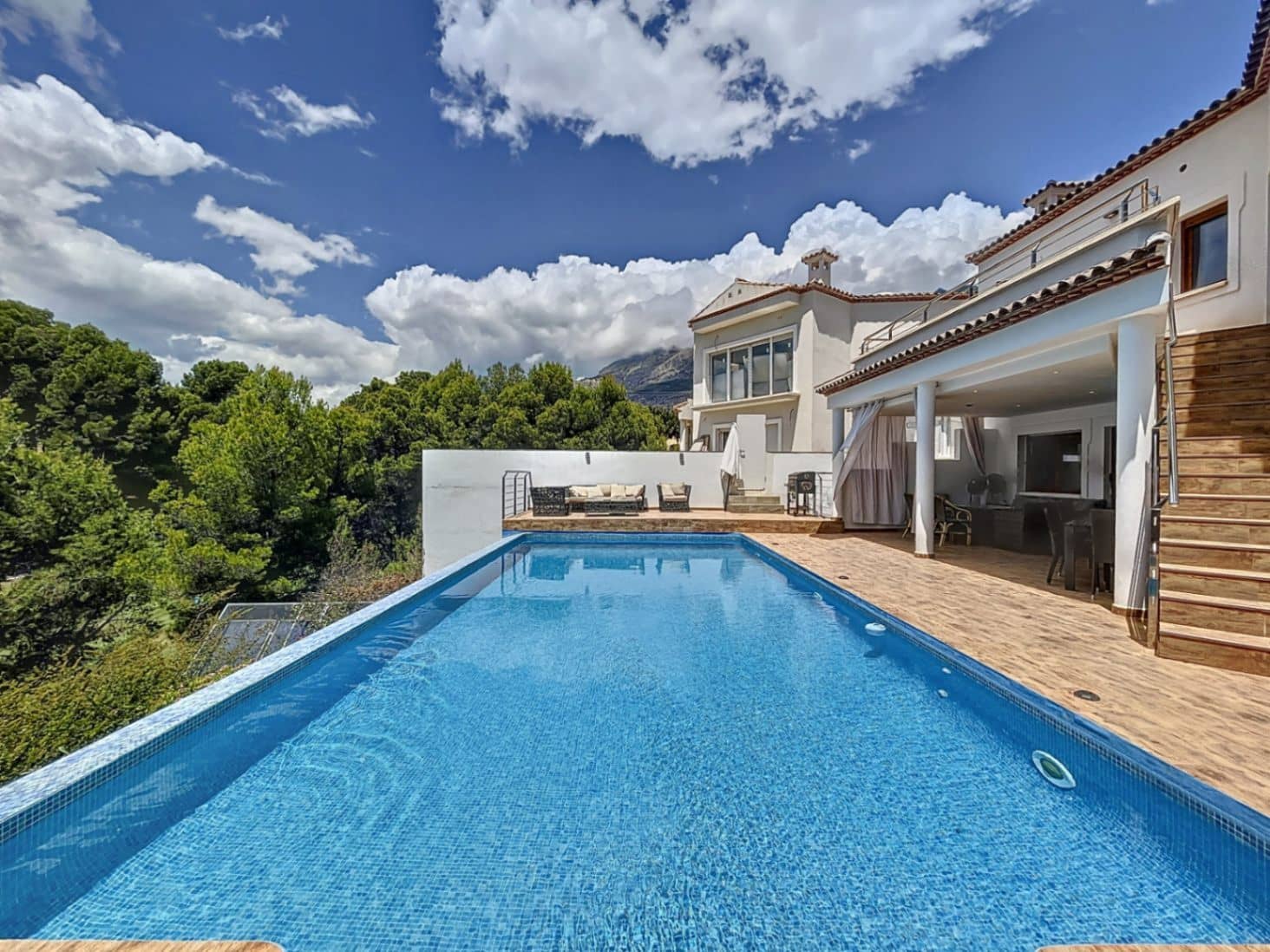 8 soverom Villa til salgs i Altea med svømmebasseng garasje - € 1 950 000 (Ref: 8317121)