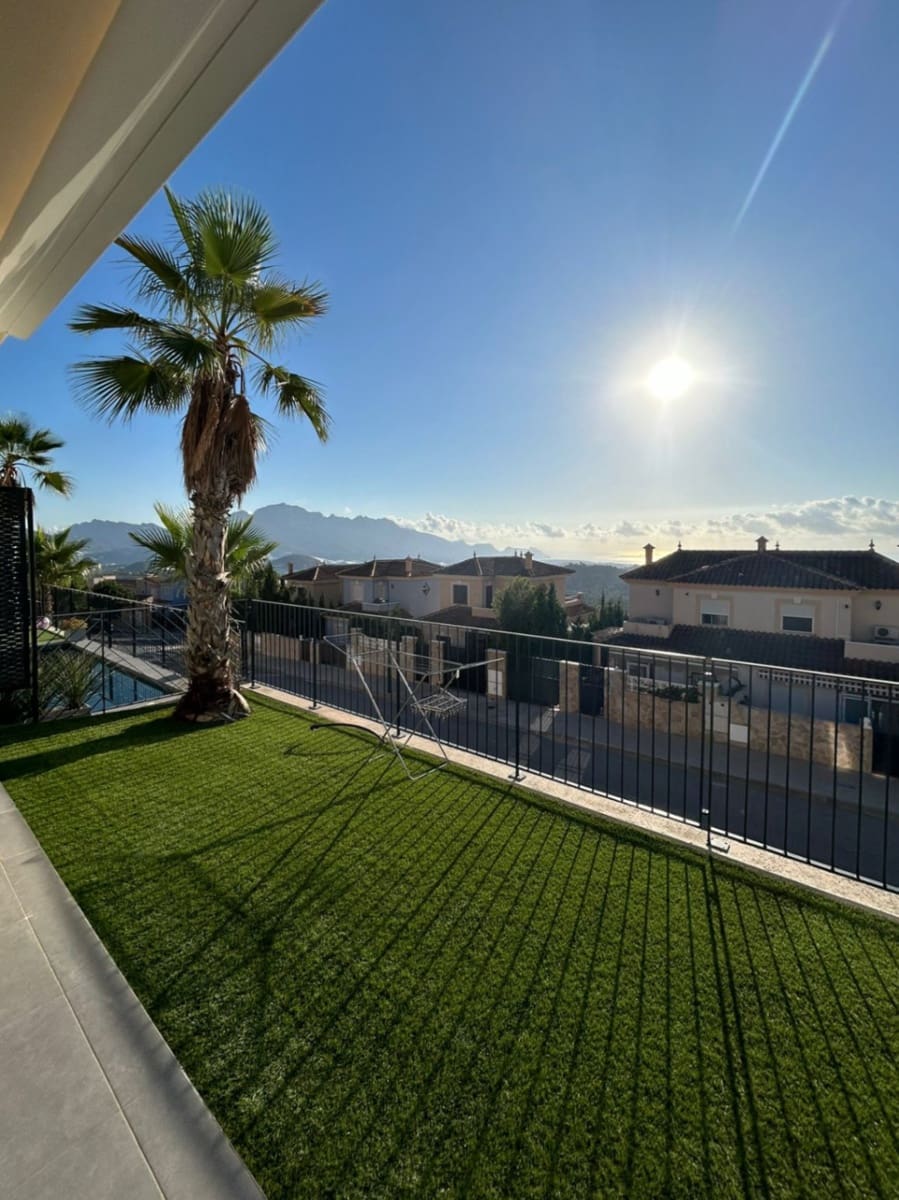 3 bedroom Villa for sale in Polop with pool - € 415,000 (Ref: 8533214)