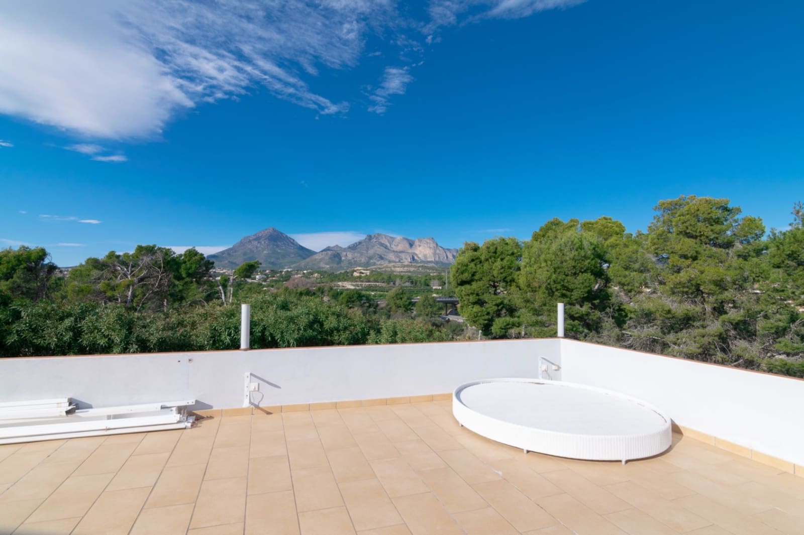 6 soverom Villa til salgs i Alfaz del Pi / L'Alfas del Pi med svømmebasseng garasje - € 575 000 (Ref: 8638013)