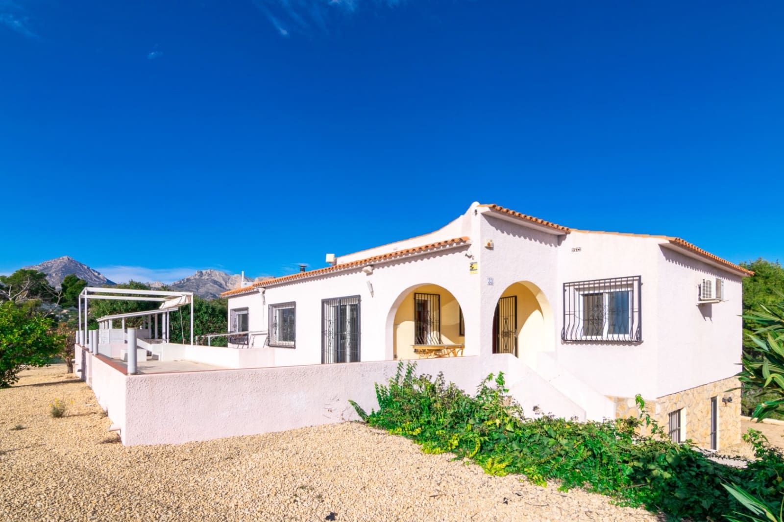 6 soverom Villa til salgs i Alfaz del Pi / L'Alfas del Pi med svømmebasseng garasje - € 575 000 (Ref: 8638013)