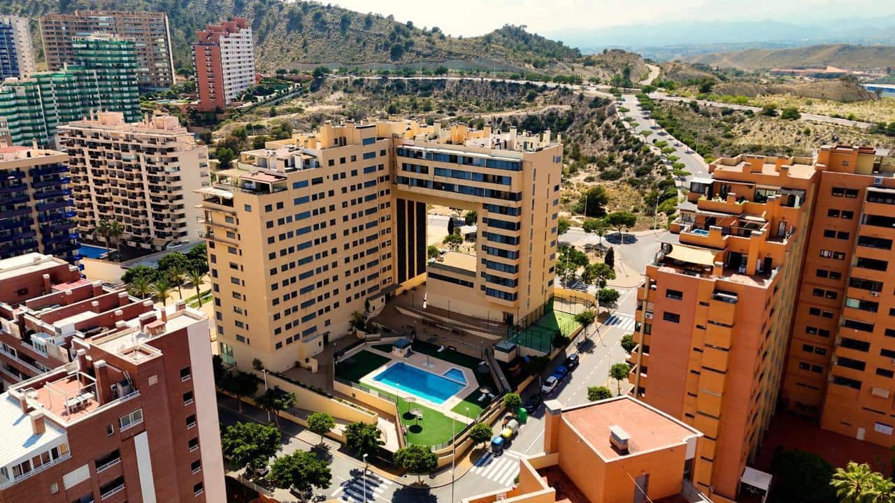 3 bedroom Apartment for sale in La Villajoyosa / Vila Joiosa with pool - € 379,000 (Ref: 8697331)