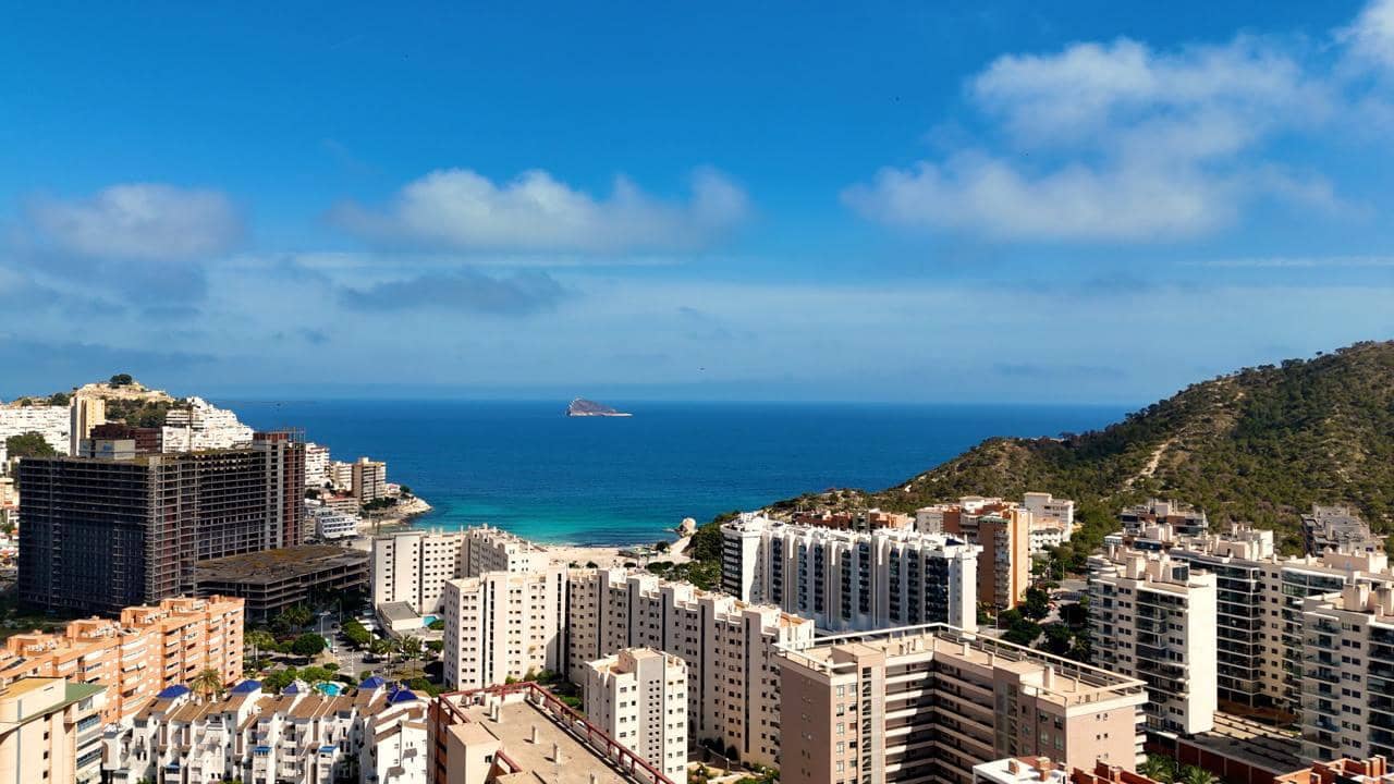 3 bedroom Apartment for sale in La Villajoyosa / Vila Joiosa with pool - € 379,000 (Ref: 8697331)