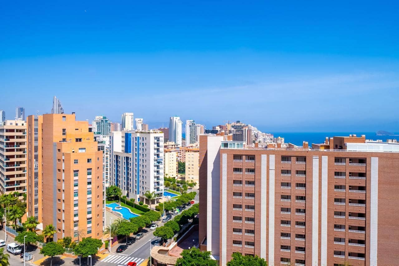 3 bedroom Apartment for sale in La Villajoyosa / Vila Joiosa with pool - € 379,000 (Ref: 8697331)