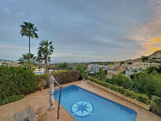 4 soveværelse Villa til salg i La Nucia Pueblo  , La Nucia med swimmingpool garage - € 765.000 (Ref: 8712294)