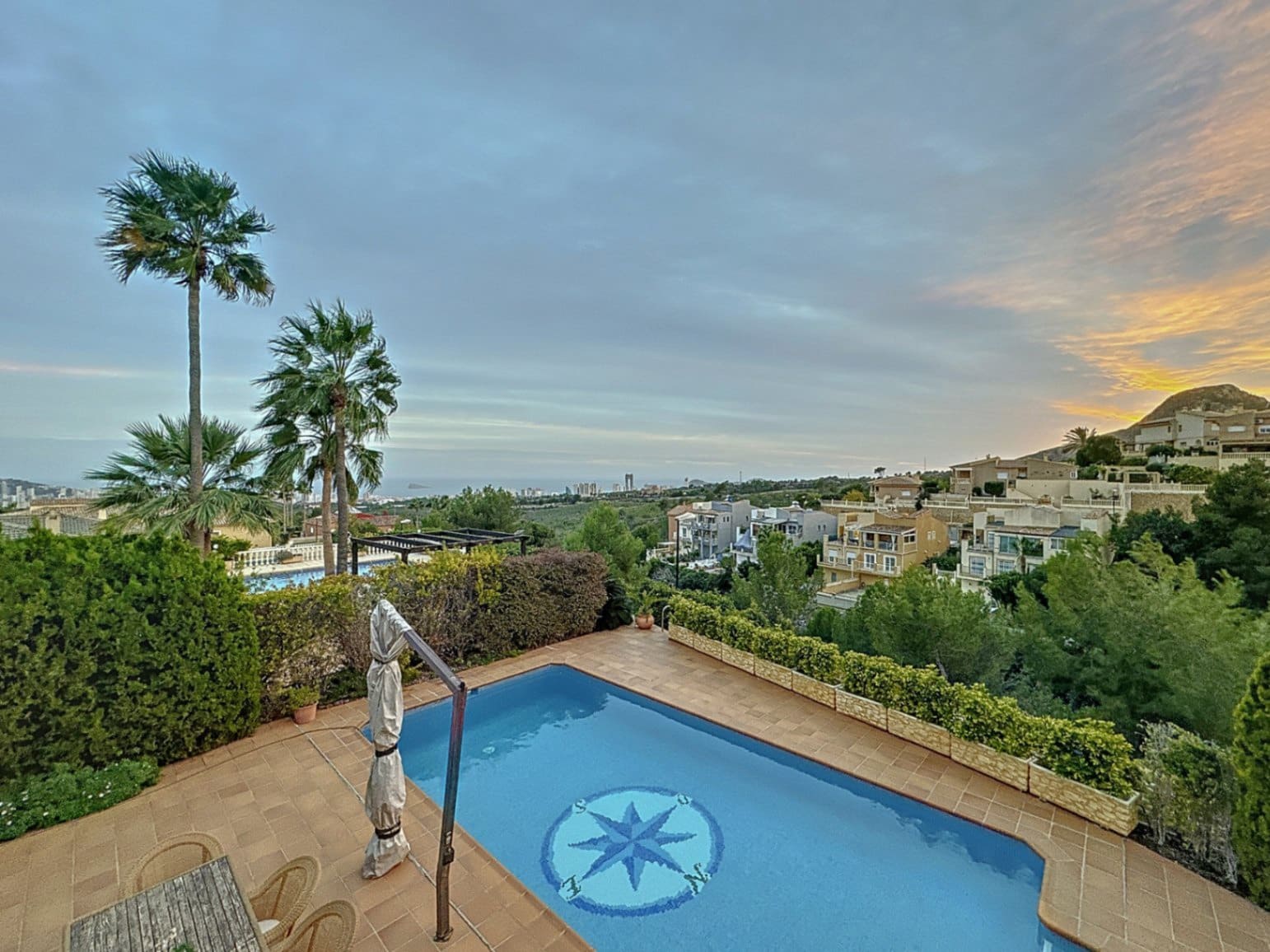 4 soveværelse Villa til salg i La Nucia med swimmingpool garage - € 765.000 (Ref: 8712294)