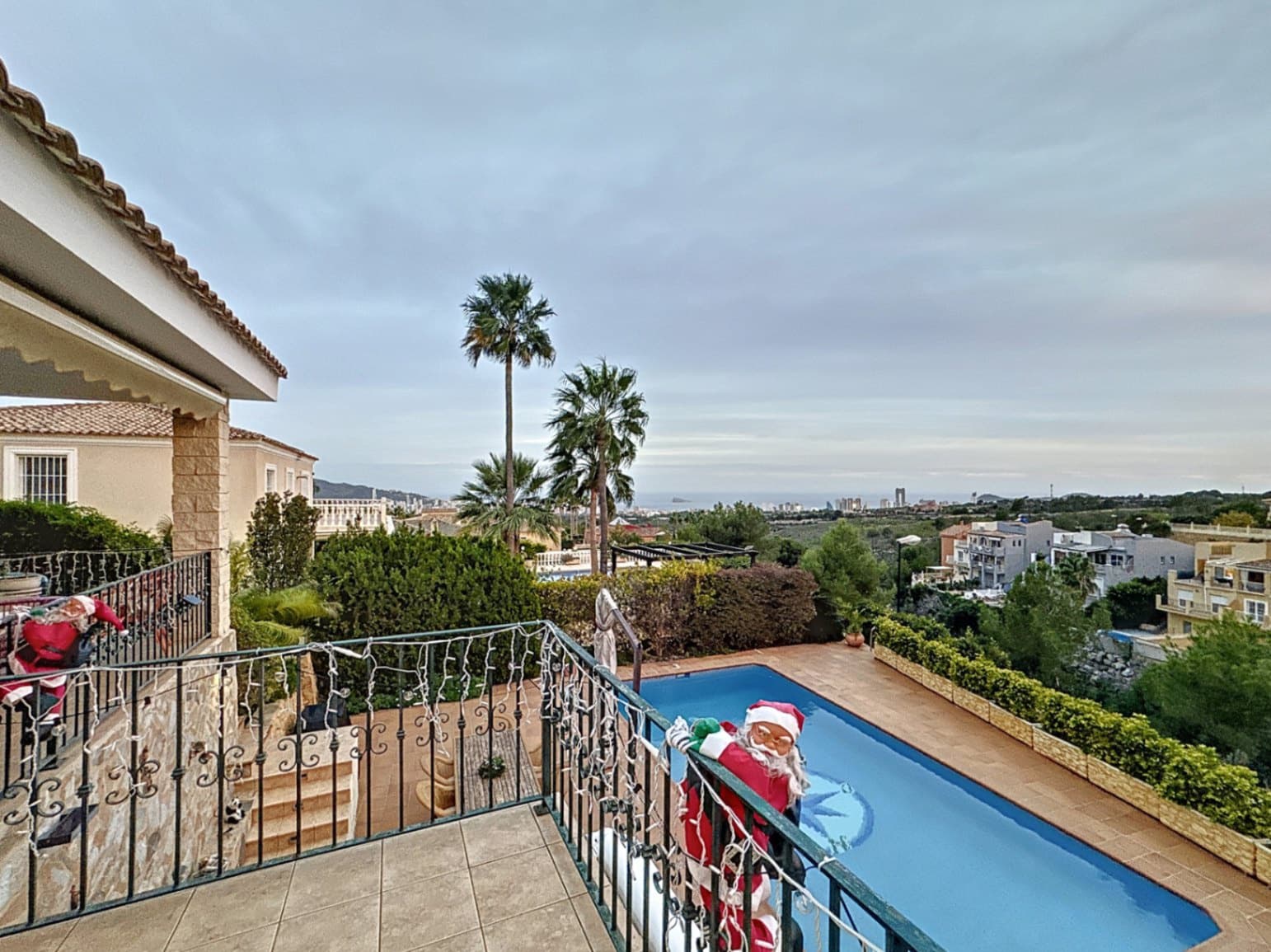 4 soveværelse Villa til salg i La Nucia med swimmingpool garage - € 765.000 (Ref: 8712294)