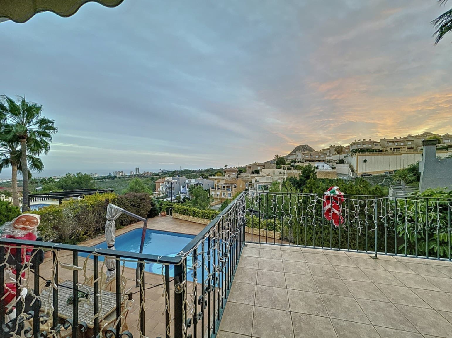 4 soveværelse Villa til salg i La Nucia med swimmingpool garage - € 765.000 (Ref: 8712294)