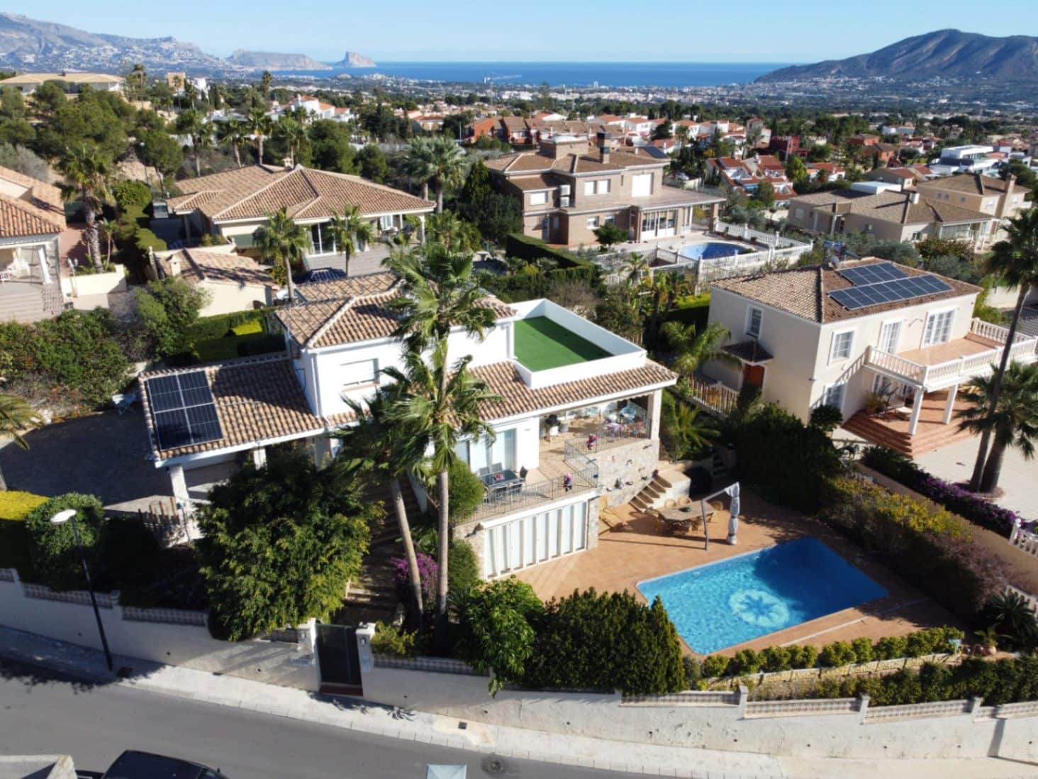 4 soveværelse Villa til salg i La Nucia med swimmingpool garage - € 765.000 (Ref: 8712294)