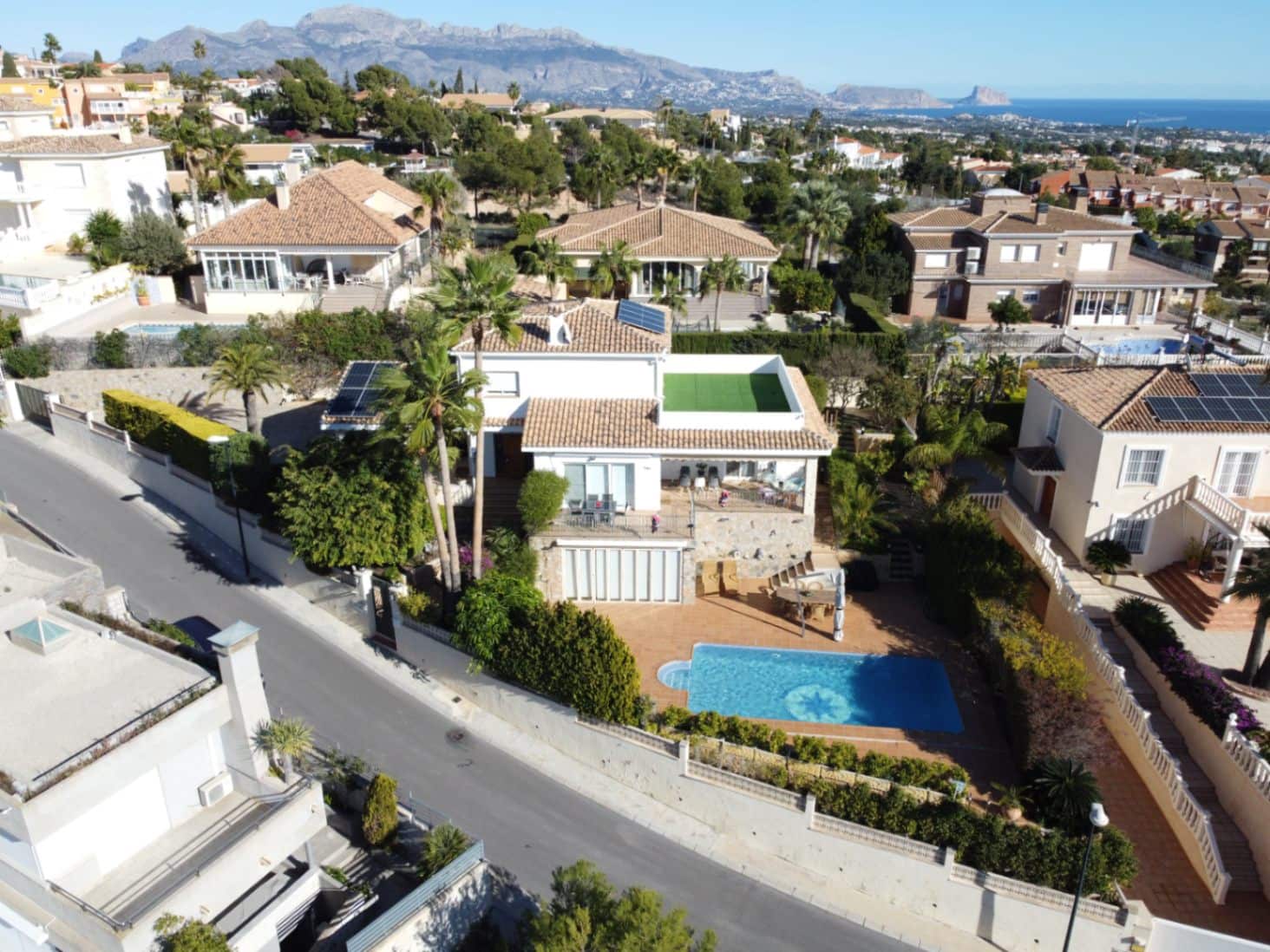 4 soveværelse Villa til salg i La Nucia med swimmingpool garage - € 765.000 (Ref: 8712294)