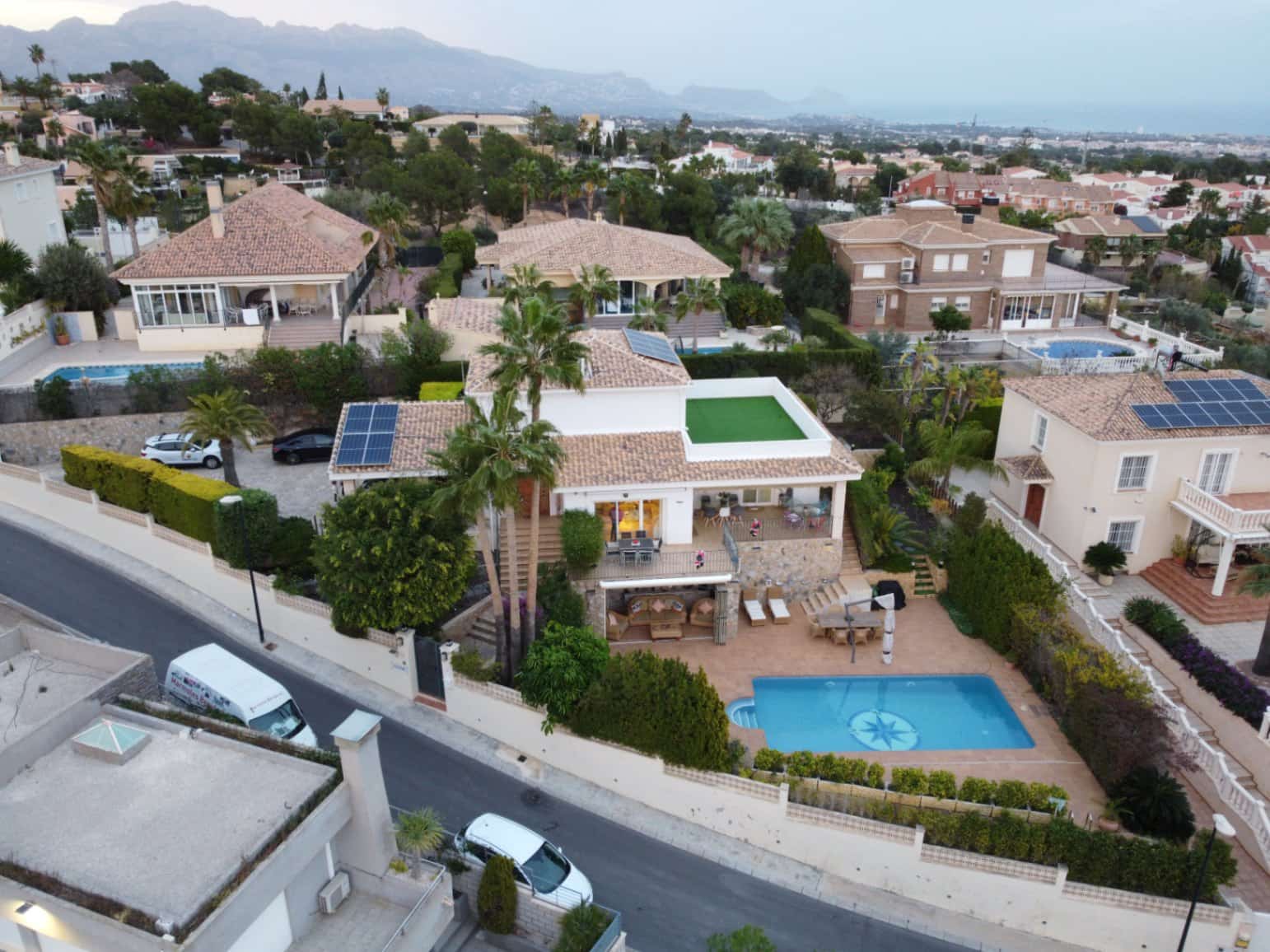 4 soveværelse Villa til salg i La Nucia med swimmingpool garage - € 765.000 (Ref: 8712294)