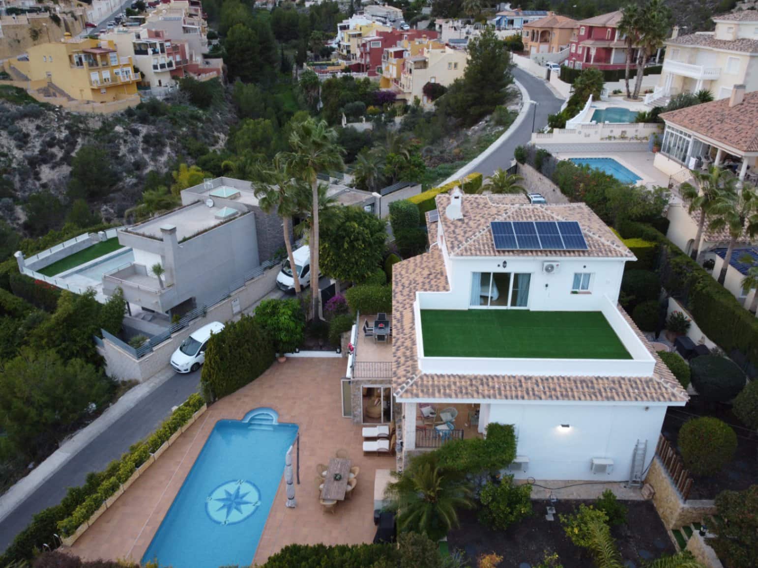 4 soveværelse Villa til salg i La Nucia med swimmingpool garage - € 765.000 (Ref: 8712294)