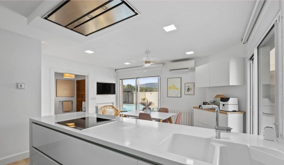 4 sovrum Semi-fristående Villa till salu i Alfaz del Pi / L'Alfas del Pi med pool garage - 599 000 € (Ref: 8728313)