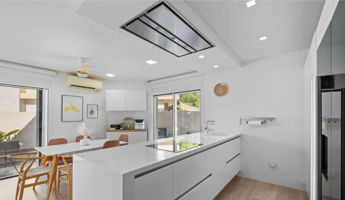 4 sovrum Semi-fristående Villa till salu i Alfaz del Pi / L'Alfas del Pi med pool garage - 599 000 € (Ref: 8728313)