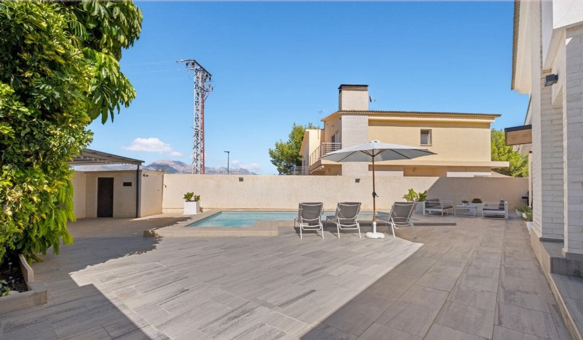 4 sovrum Semi-fristående Villa till salu i Alfaz del Pi / L'Alfas del Pi med pool garage - 599 000 € (Ref: 8728313)