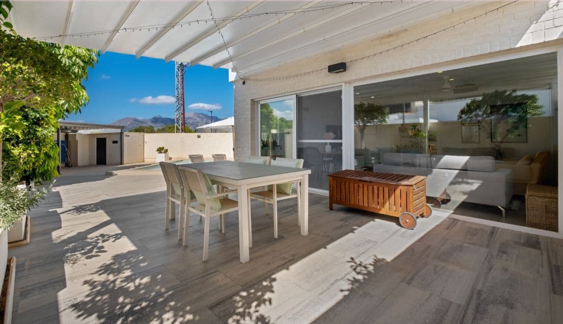 4 sovrum Semi-fristående Villa till salu i Alfaz del Pi / L'Alfas del Pi med pool garage - 599 000 € (Ref: 8728313)