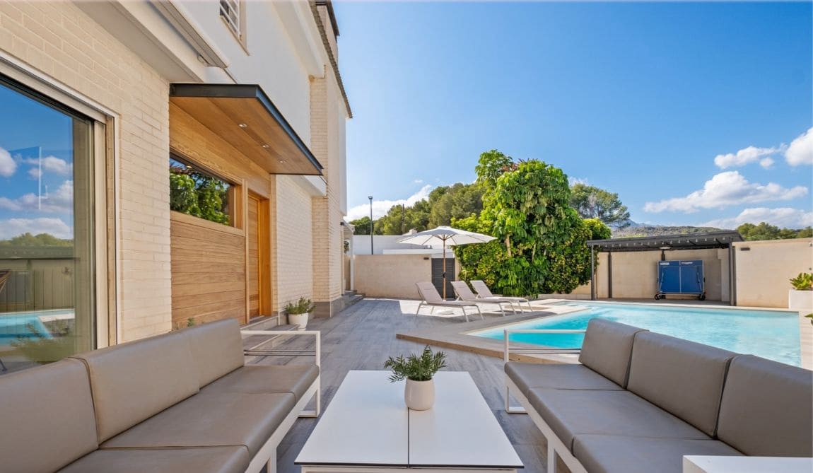 4 sovrum Semi-fristående Villa till salu i Alfaz del Pi / L'Alfas del Pi med pool garage - 599 000 € (Ref: 8728313)