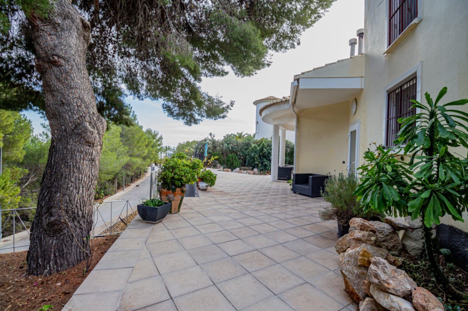 4 slaapkamer Villa te koop in Callosa d'En Sarria met zwembad garage - € 530.000 (Ref: 8824072)