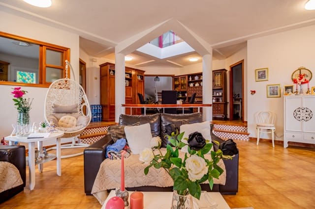 4 slaapkamer Villa te koop in Callosa d'En Sarrià met zwembad garage - € 530.000 (Ref: 8824072)