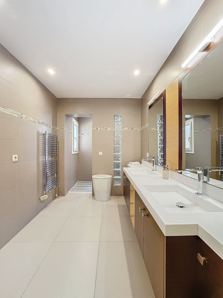 Chalet de 4 habitaciones en Alfaz del Pi / L'Alfàs del Pi en alquiler con piscina garaje - 4.500 € (Ref: 8842446)