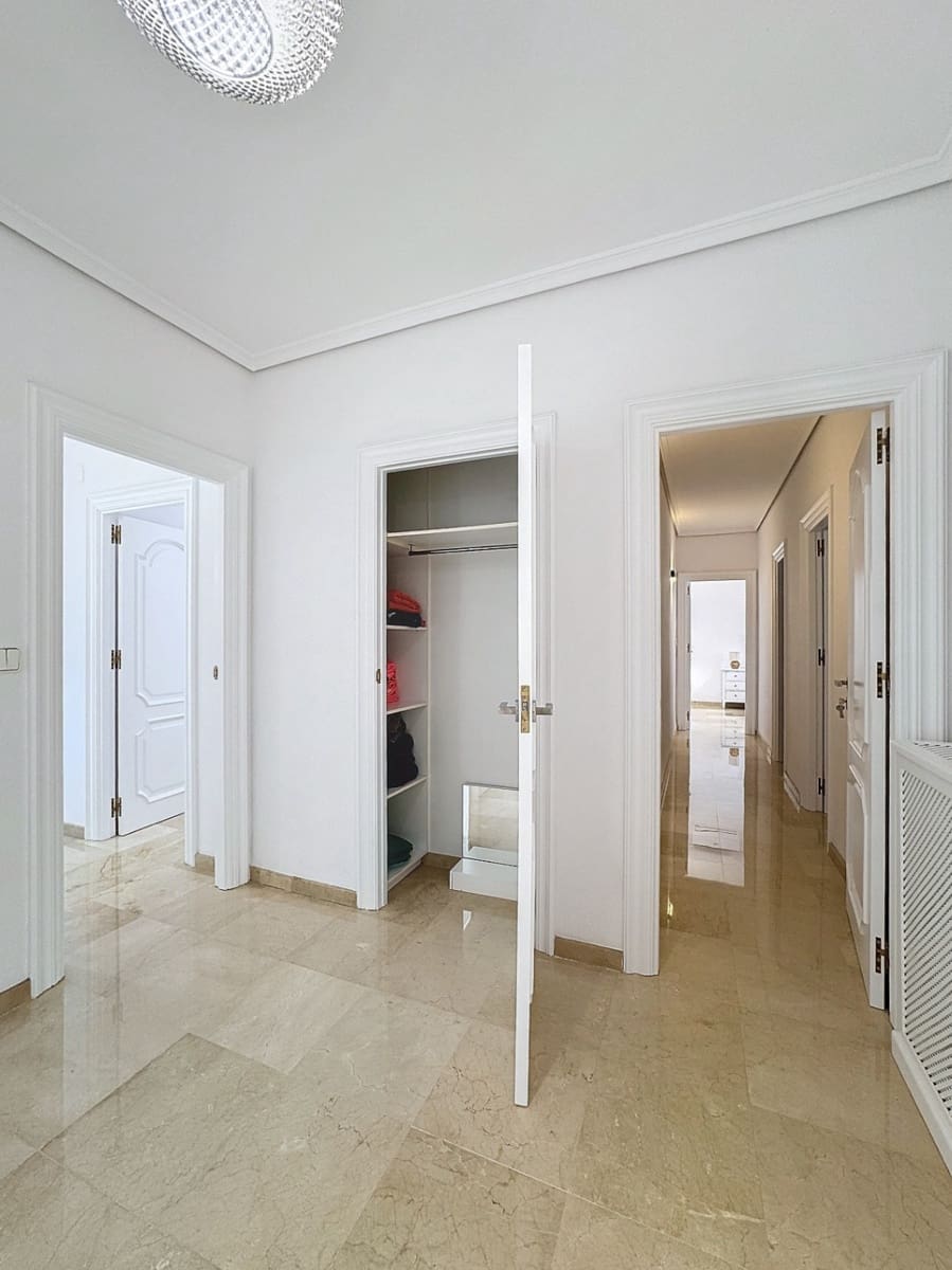 Chalet de 4 habitaciones en Alfaz del Pi / L'Alfàs del Pi en alquiler con piscina garaje - 4.500 € (Ref: 8842446)