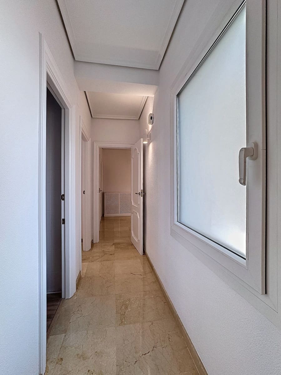 Chalet de 4 habitaciones en Alfaz del Pi / L'Alfàs del Pi en alquiler con piscina garaje - 4.500 € (Ref: 8842446)