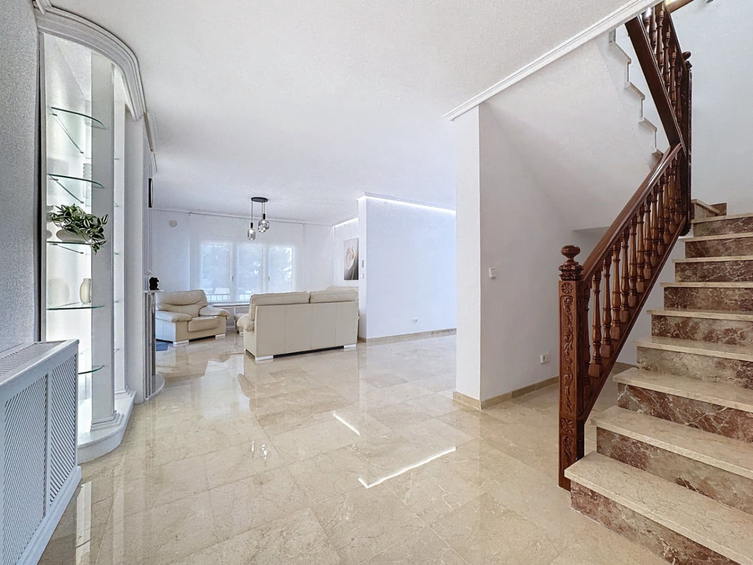 Chalet de 4 habitaciones en Alfaz del Pi / L'Alfàs del Pi en alquiler con piscina garaje - 4.500 € (Ref: 8842446)