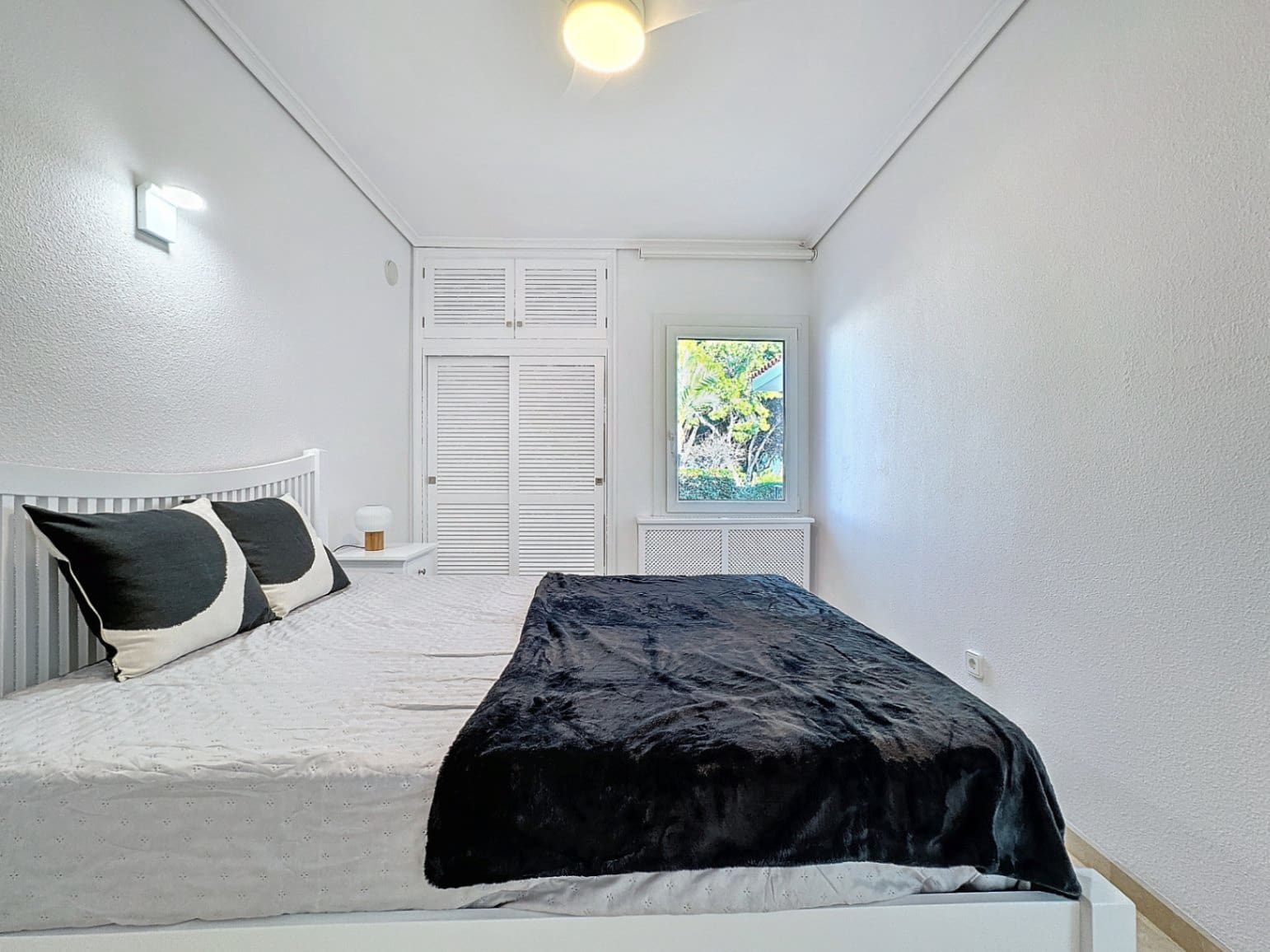Chalet de 4 habitaciones en Alfaz del Pi / L'Alfàs del Pi en alquiler con piscina garaje - 4.500 € (Ref: 8842446)