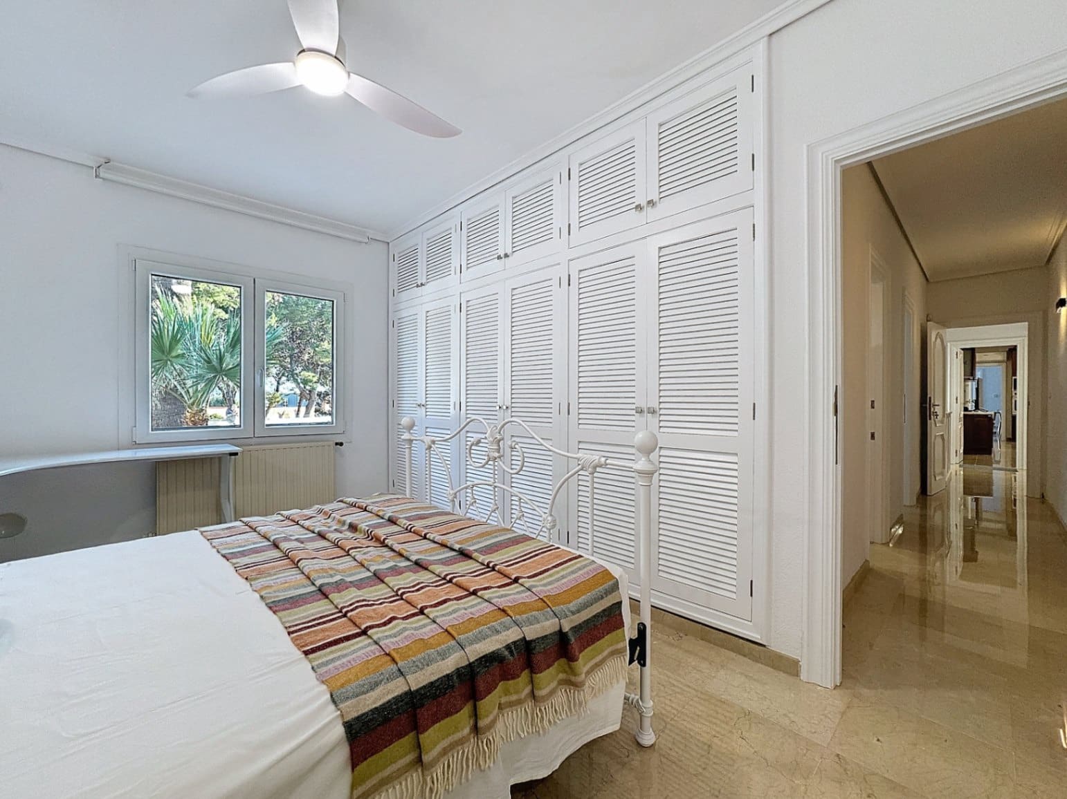 Chalet de 4 habitaciones en Alfaz del Pi / L'Alfàs del Pi en alquiler con piscina garaje - 4.500 € (Ref: 8842446)