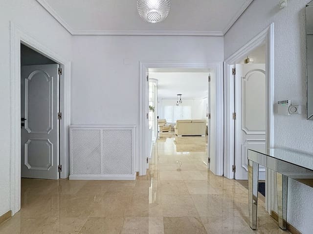 Chalet de 4 habitaciones en Pueblo - Urbanizaciones, Alfaz del Pi / L'Alfàs del Pi en alquiler con piscina garaje - 4.500 € (Ref: 8842446)