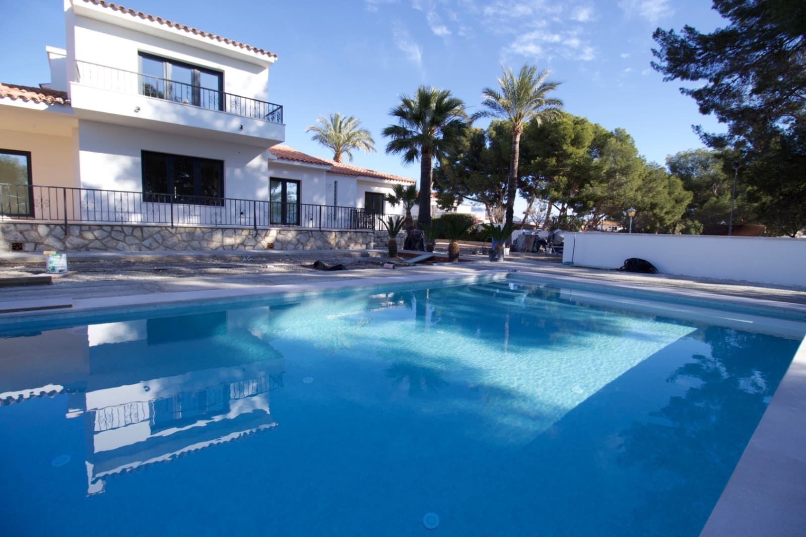 Chalet de 4 habitaciones en Alfaz del Pi / L'Alfàs del Pi en alquiler con piscina garaje - 4.500 € (Ref: 8842446)