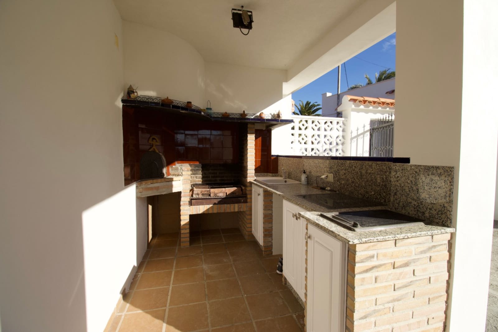 Chalet de 4 habitaciones en Alfaz del Pi / L'Alfàs del Pi en alquiler con piscina garaje - 4.500 € (Ref: 8842446)