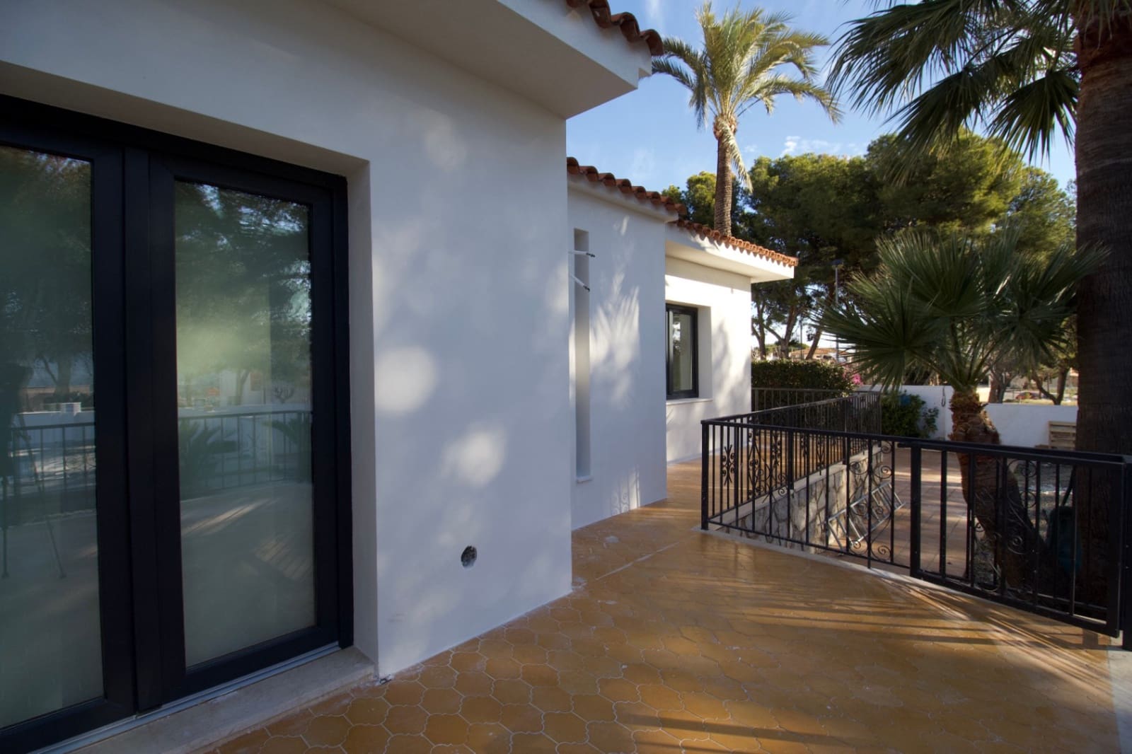 Chalet de 4 habitaciones en Alfaz del Pi / L'Alfàs del Pi en alquiler con piscina garaje - 4.500 € (Ref: 8842446)