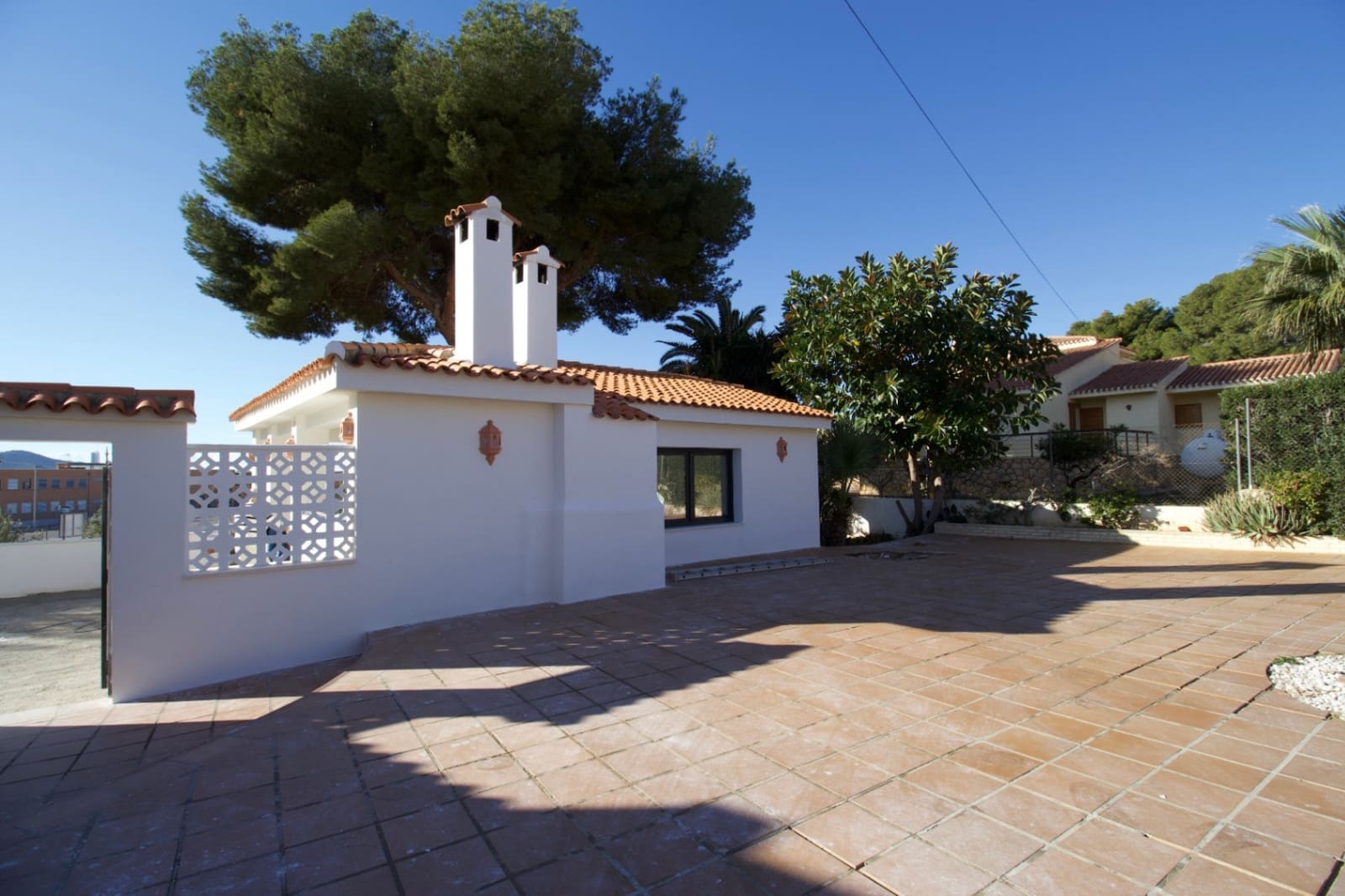 Chalet de 4 habitaciones en Alfaz del Pi / L'Alfàs del Pi en alquiler con piscina garaje - 4.500 € (Ref: 8842446)
