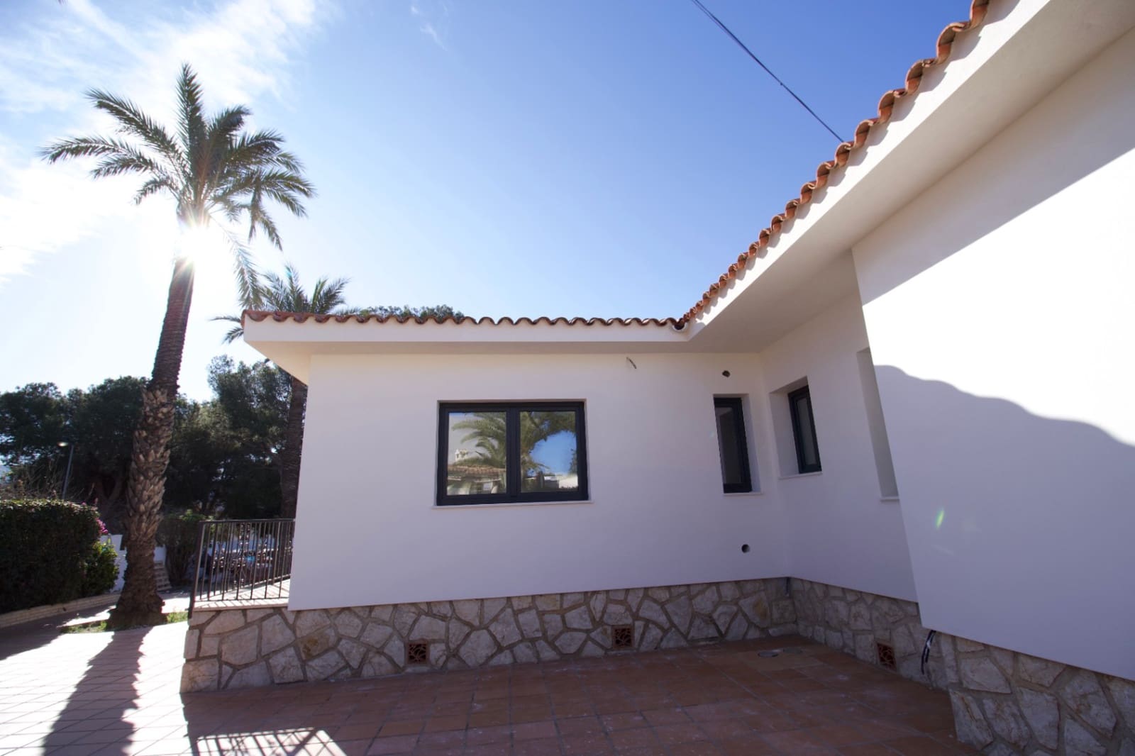 Chalet de 4 habitaciones en Alfaz del Pi / L'Alfàs del Pi en alquiler con piscina garaje - 4.500 € (Ref: 8842446)