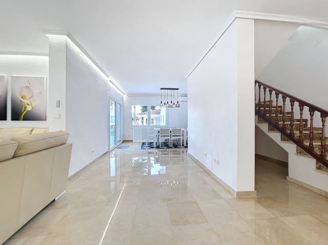 Chalet de 4 habitaciones en Pueblo - Urbanizaciones, Alfaz del Pi / L'Alfàs del Pi en alquiler con piscina garaje - 4.500 € (Ref: 8842446)