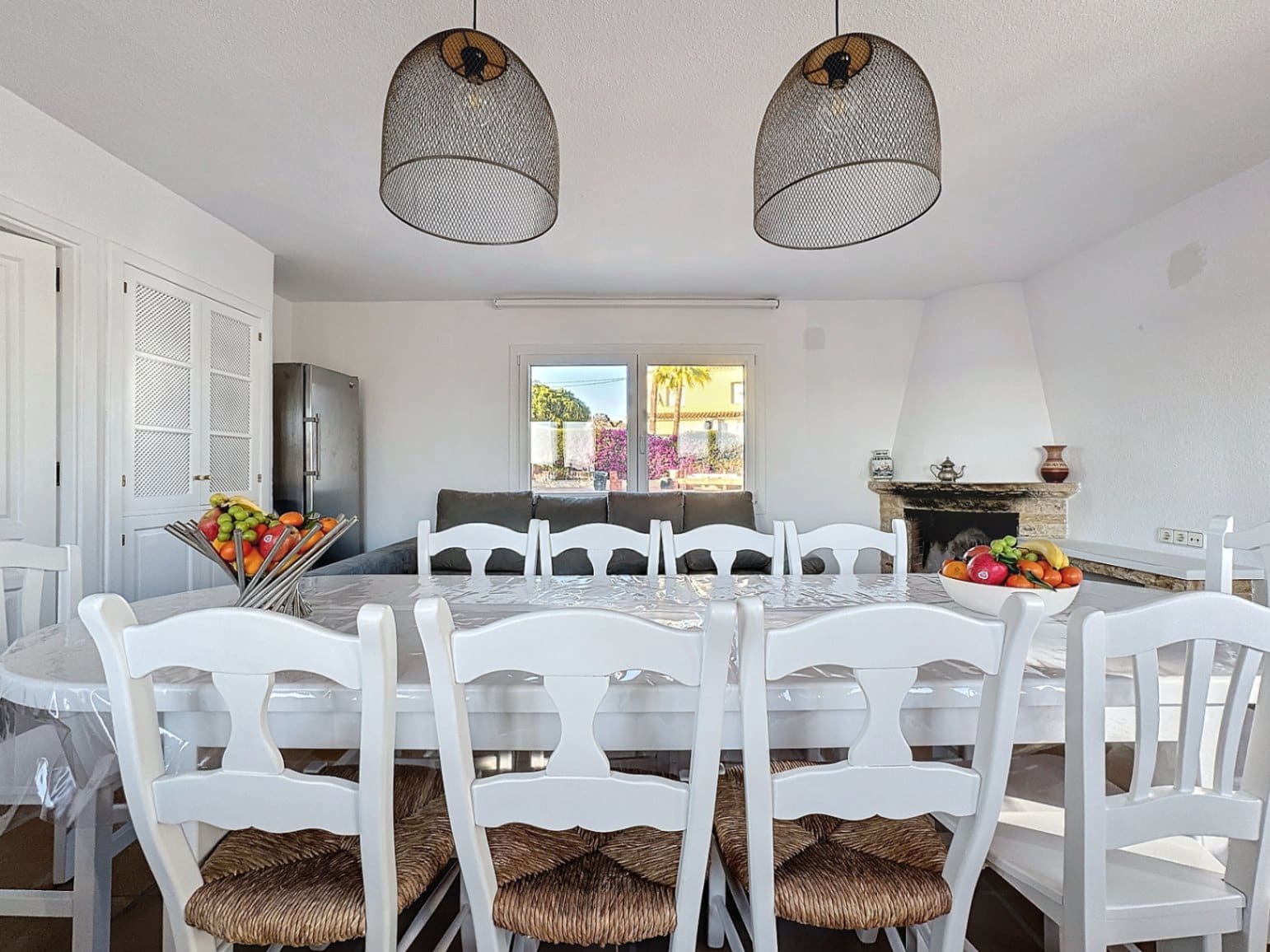 Chalet de 4 habitaciones en Alfaz del Pi / L'Alfàs del Pi en alquiler con piscina garaje - 4.500 € (Ref: 8842446)