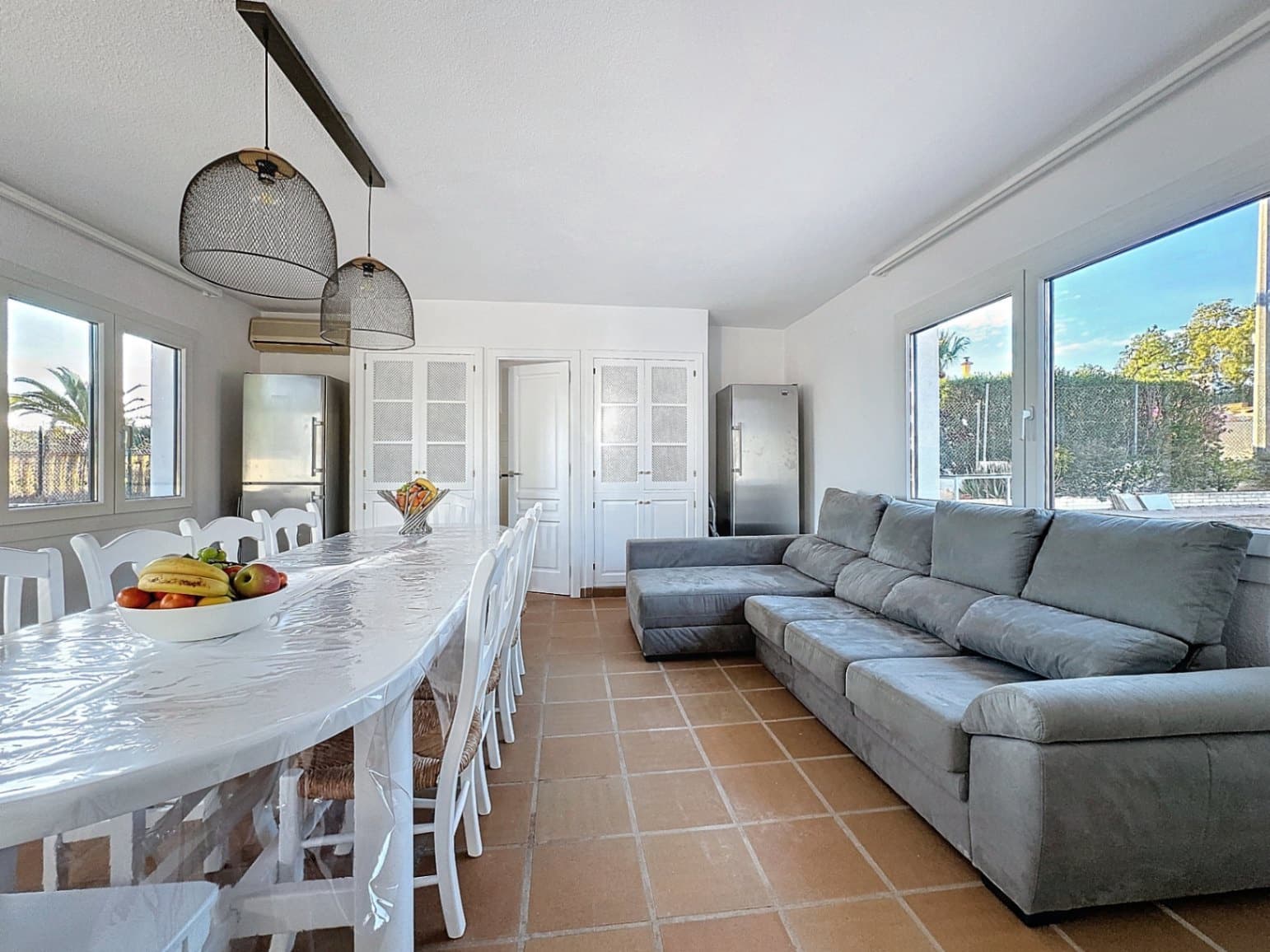 Chalet de 4 habitaciones en Alfaz del Pi / L'Alfàs del Pi en alquiler con piscina garaje - 4.500 € (Ref: 8842446)