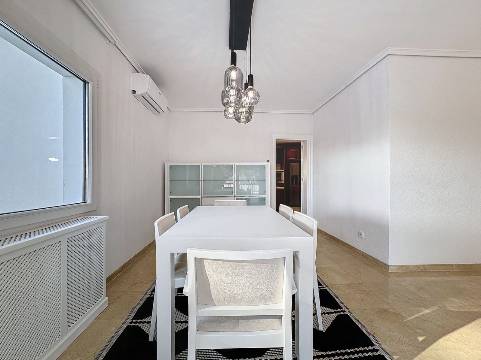 Chalet de 4 habitaciones en Alfaz del Pi / L'Alfàs del Pi en alquiler con piscina garaje - 4.500 € (Ref: 8842446)