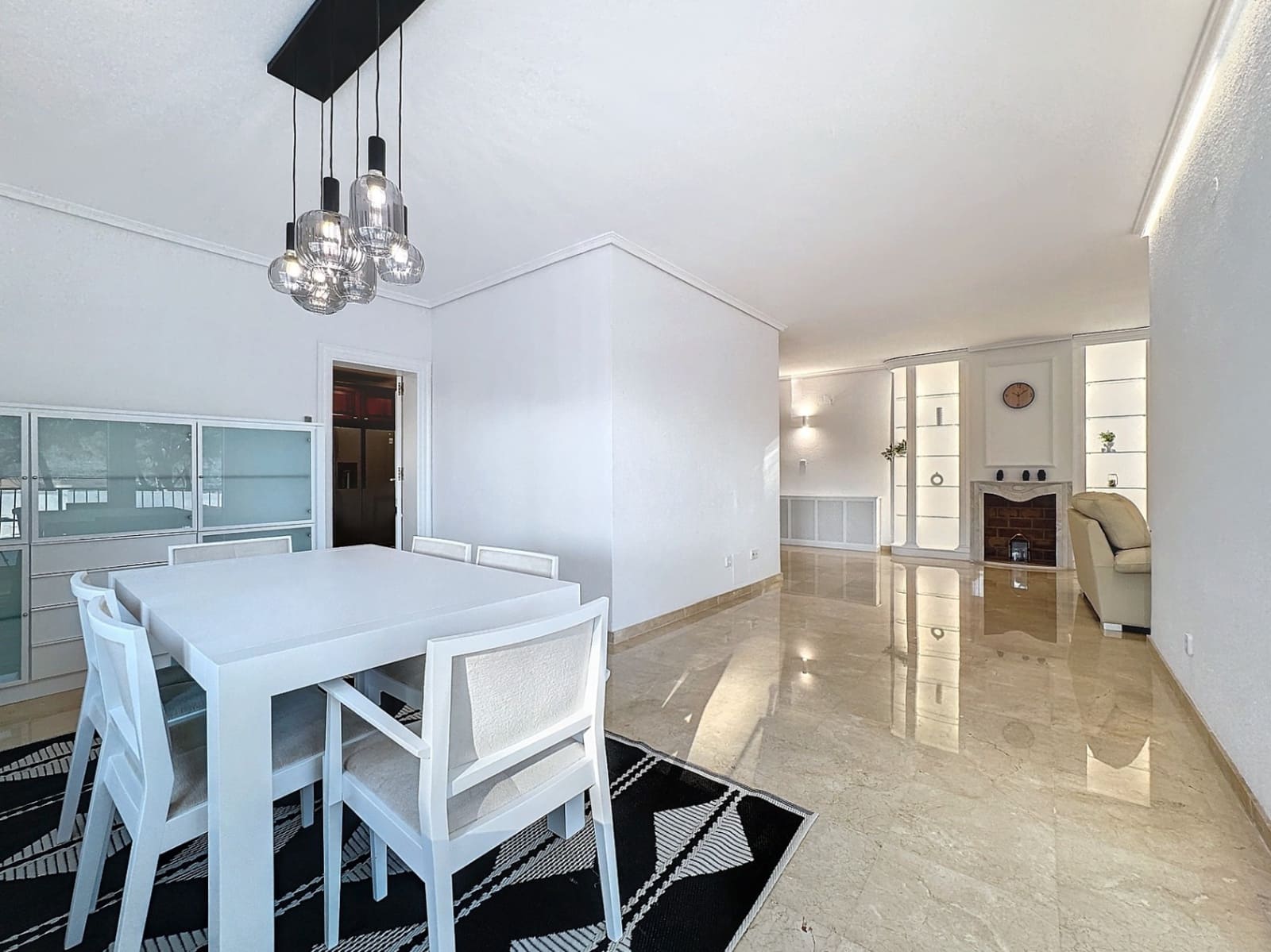 Chalet de 4 habitaciones en Alfaz del Pi / L'Alfàs del Pi en alquiler con piscina garaje - 4.500 € (Ref: 8842446)