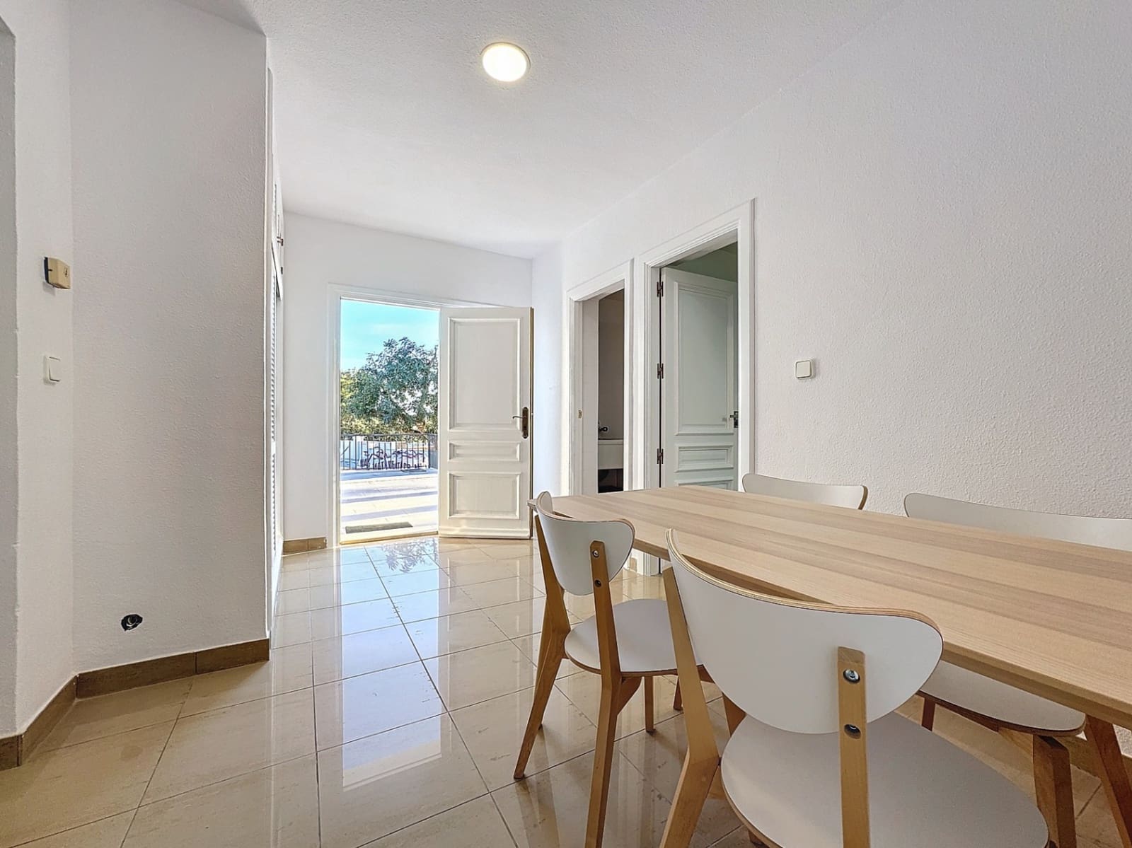 Chalet de 4 habitaciones en Alfaz del Pi / L'Alfàs del Pi en alquiler con piscina garaje - 4.500 € (Ref: 8842446)