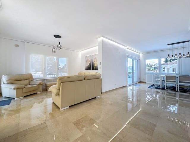 Chalet de 4 habitaciones en Pueblo - Urbanizaciones, Alfaz del Pi / L'Alfàs del Pi en alquiler con piscina garaje - 4.500 € (Ref: 8842446)