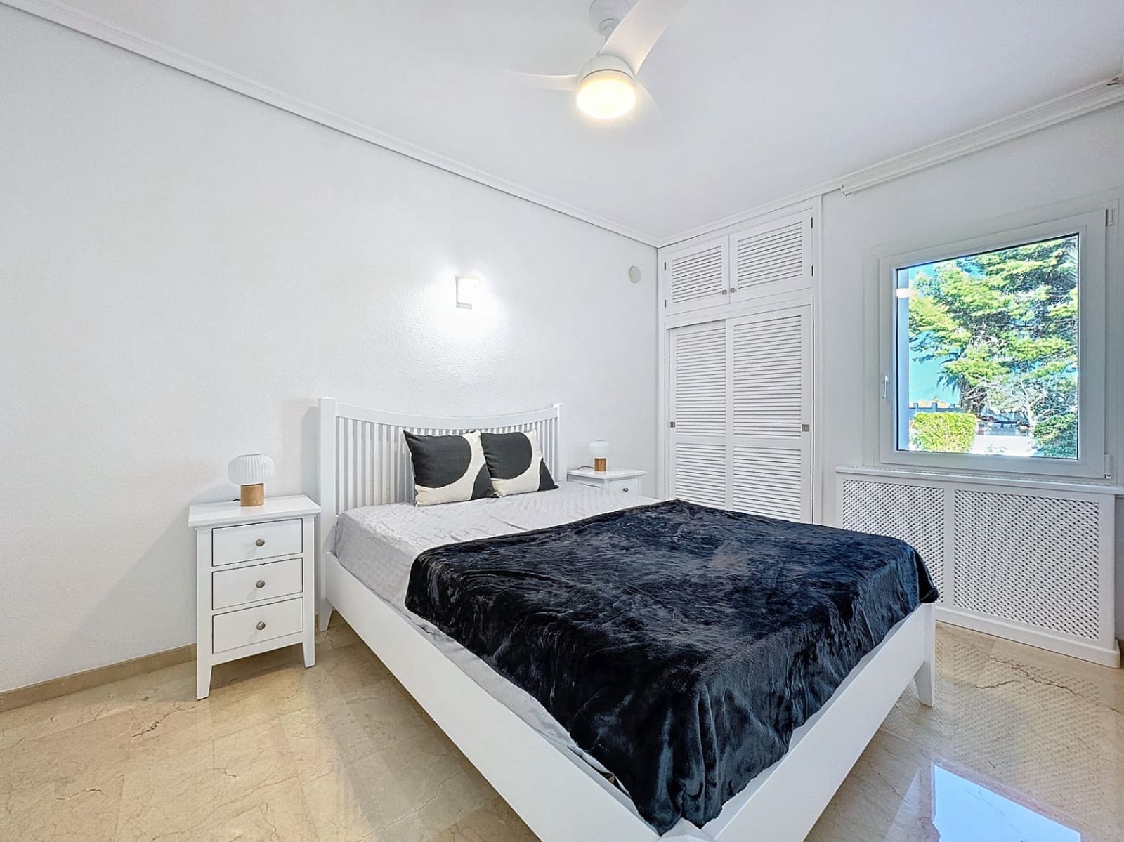 Chalet de 4 habitaciones en Alfaz del Pi / L'Alfàs del Pi en alquiler con piscina garaje - 4.500 € (Ref: 8842446)