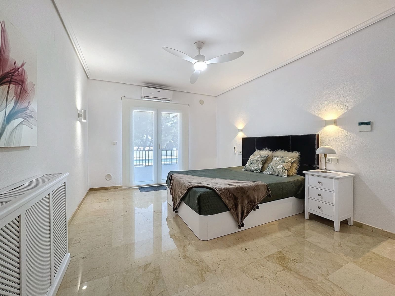 Chalet de 4 habitaciones en Alfaz del Pi / L'Alfàs del Pi en alquiler con piscina garaje - 4.500 € (Ref: 8842446)