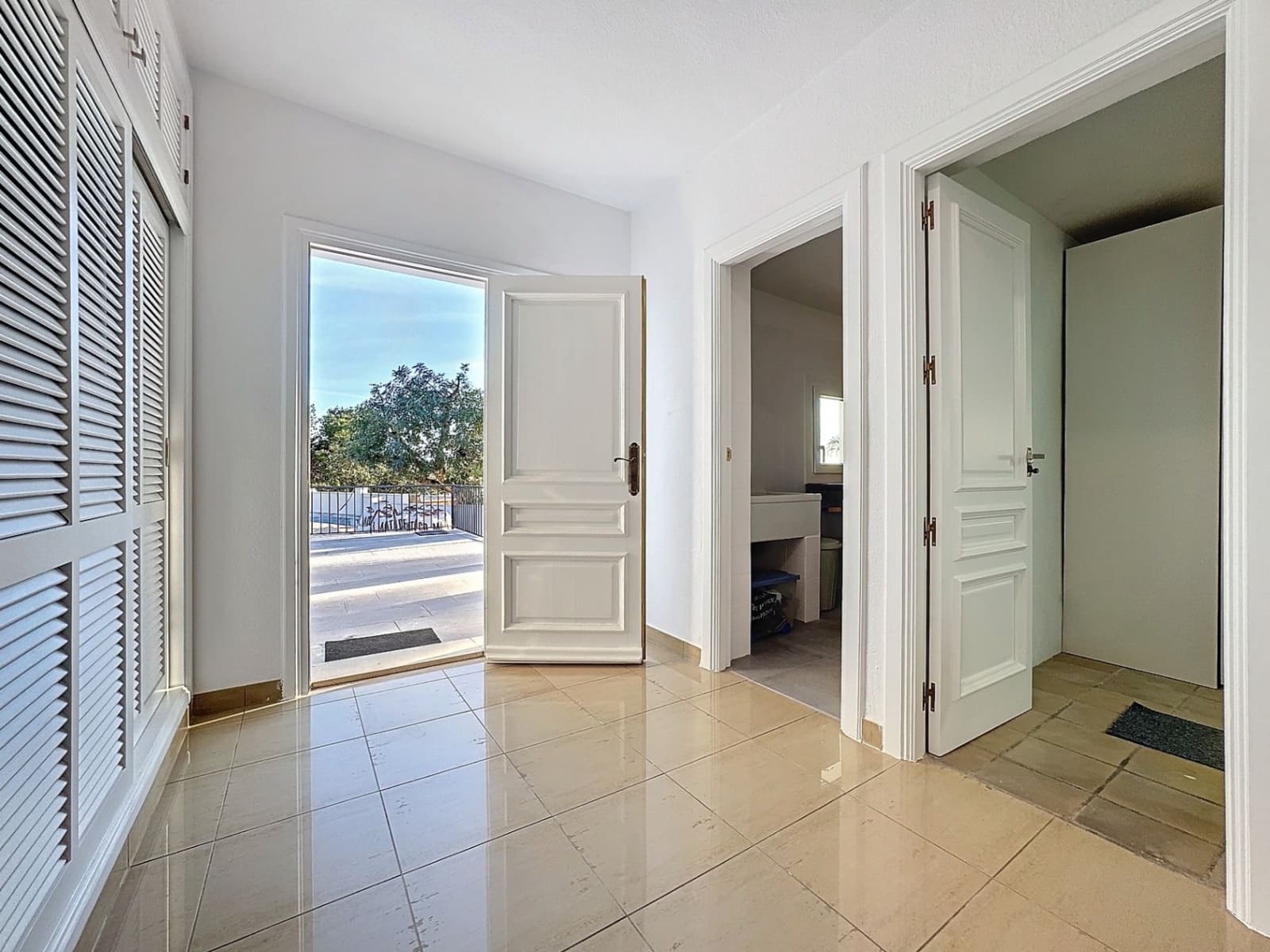 Chalet de 4 habitaciones en Alfaz del Pi / L'Alfàs del Pi en alquiler con piscina garaje - 4.500 € (Ref: 8842446)