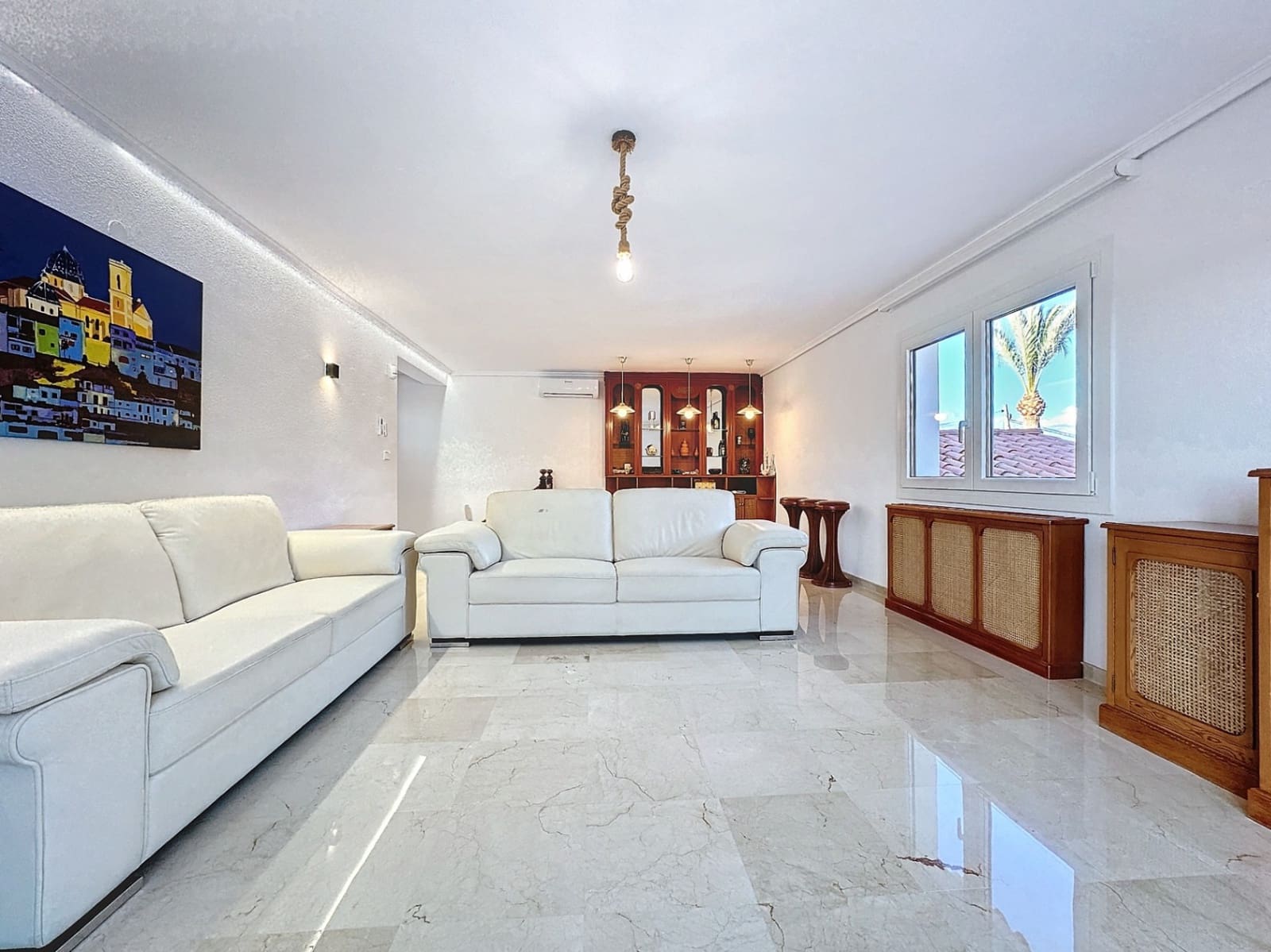 Chalet de 4 habitaciones en Alfaz del Pi / L'Alfàs del Pi en alquiler con piscina garaje - 4.500 € (Ref: 8842446)