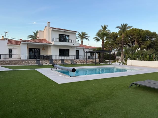 4 bedroom Villa for rent in Pueblo - Urbanizaciones, Alfaz del Pi / L'Alfàs del Pi with pool garage - € 4,500 (Ref: 8842446)