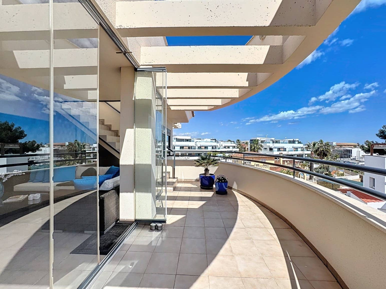 3 sypialnia Apartament na sprzedaż w Albir z basenem garażem - 740 000 € (Ref: 8901530)