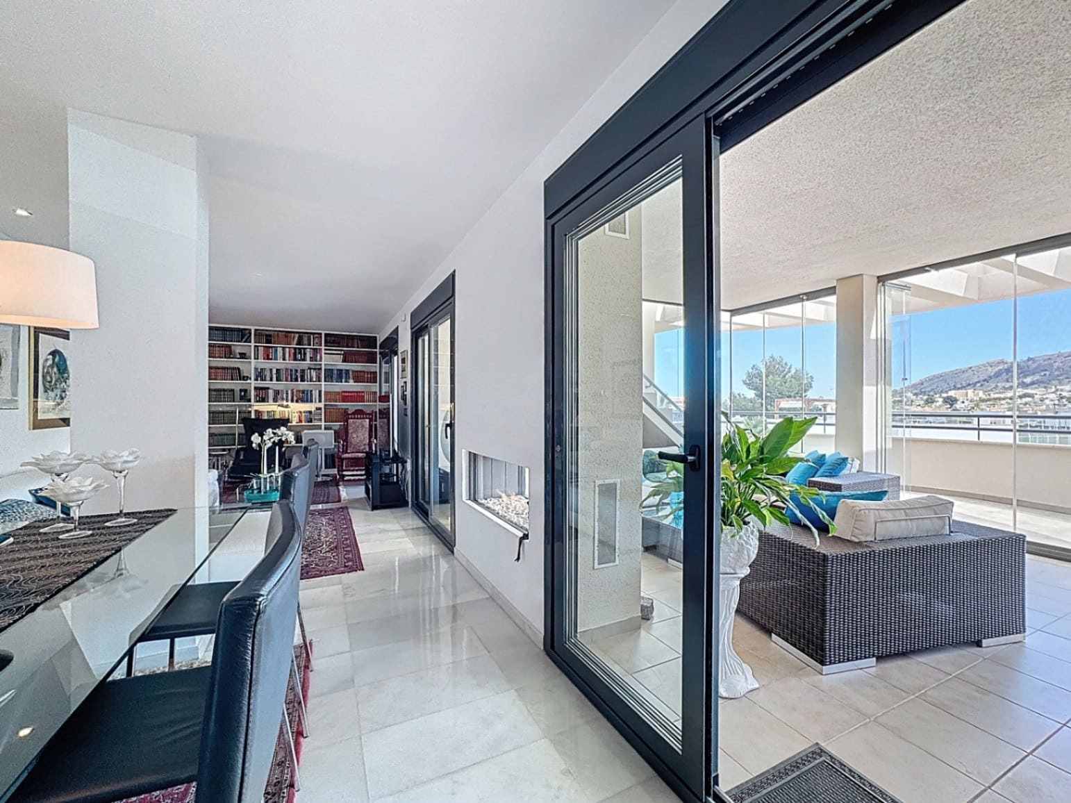 3 sypialnia Apartament na sprzedaż w Albir z basenem garażem - 740 000 € (Ref: 8901530)